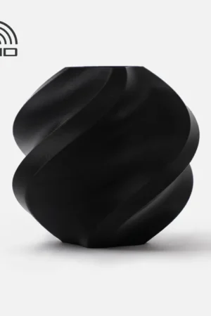 Bambu Lab Black (Refill) PLA matte geometriske vase har et snoet spiraldesign, der vises på en hvid baggrund med et RFID-symbol i øverste venstre hjørne.
