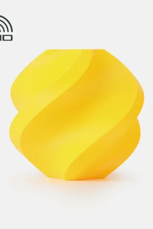 Et spiralformet, geometrisk gult objekt 3D-printet med Bambu Lab Yellow (Refill) PLA vises på en hvid baggrund med et RFID-symbol i øverste venstre hjørne.